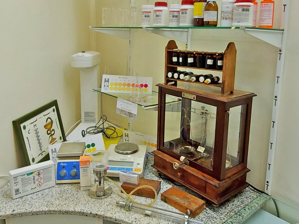 Análisis de agua en farmacia de Boiro